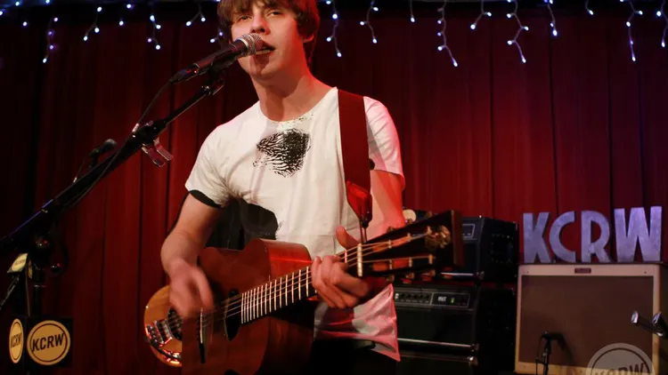 Young UK folk troubadour Jake Bugg recorded his album Shangri La here in LA and returned to perform a blistering set for KCRW as part of our Apogee Sessions series.