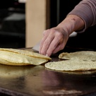 ¡Ask a tortilla expert! Which is the smooth side of the tortilla?