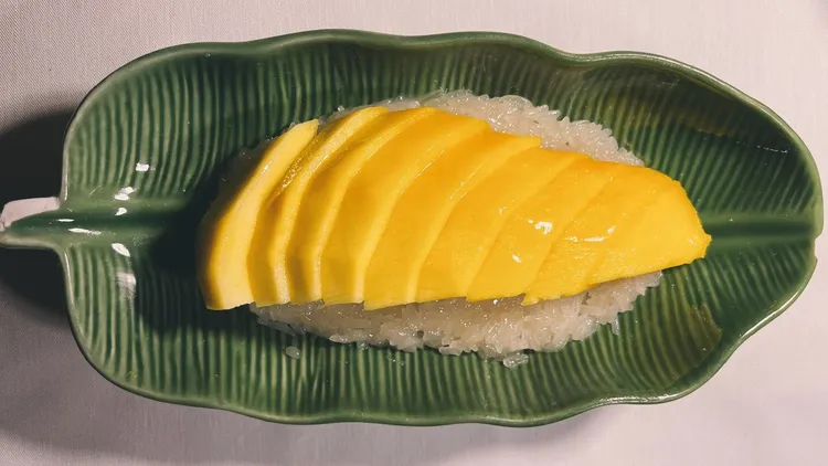 Chef Justin Pichetrungsi of Anajak Thai shops for market mangos for a traditional Thai dessert.