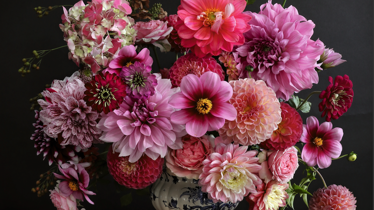 Sumptuous floral bouquets made of sugar? Yes, they're real. And they're spectacular.