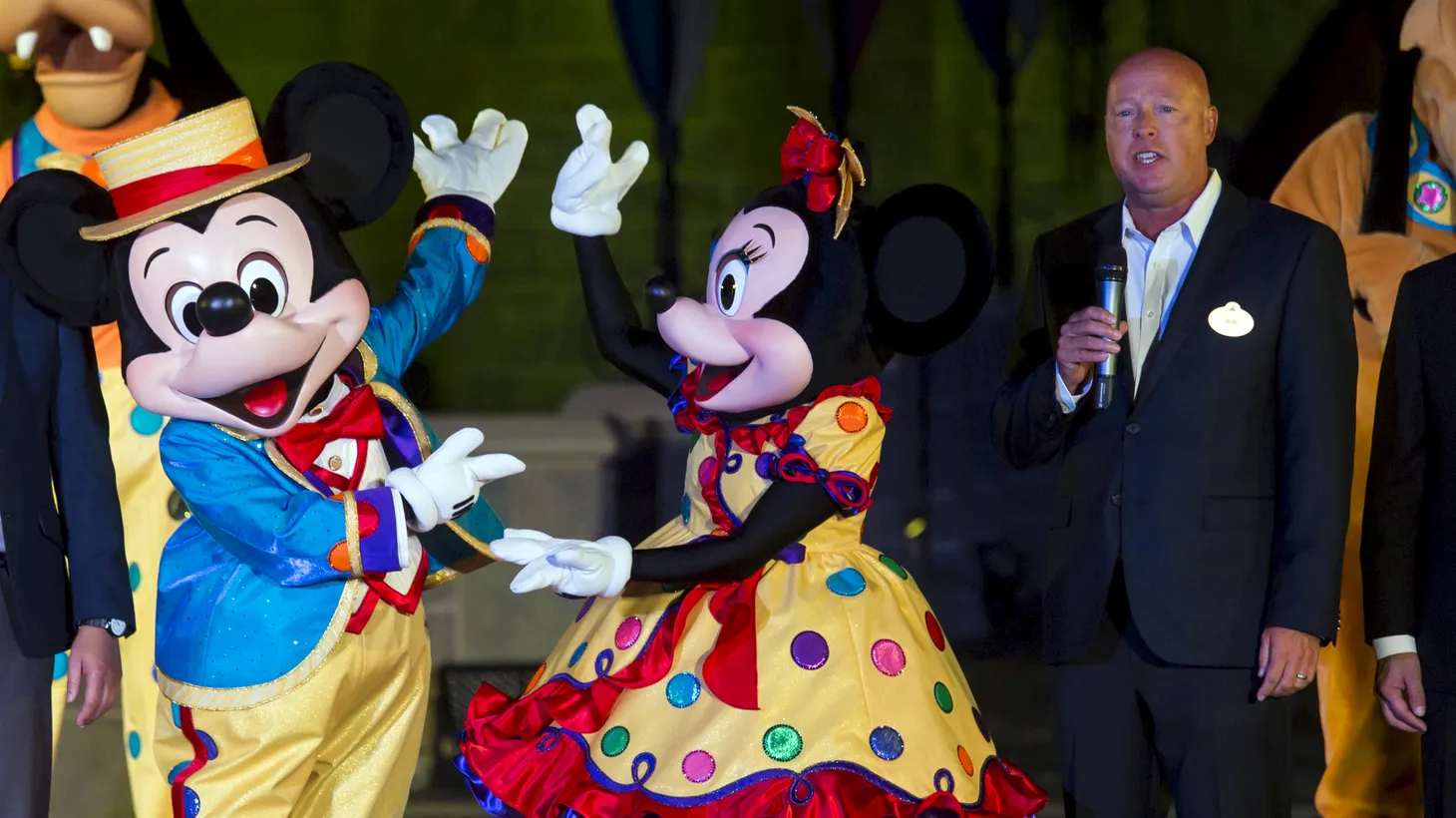 “This is the time that [Bob Chapek] needed to right the ship, fix the stock price, and figure out the streaming strategy,” says Matt Belloni, founding partner of Puck News. Disney’s CEO Chapek (R) speaks at the 10th anniversary ceremony of Hong Kong Disneyland in China on September 11, 2015.