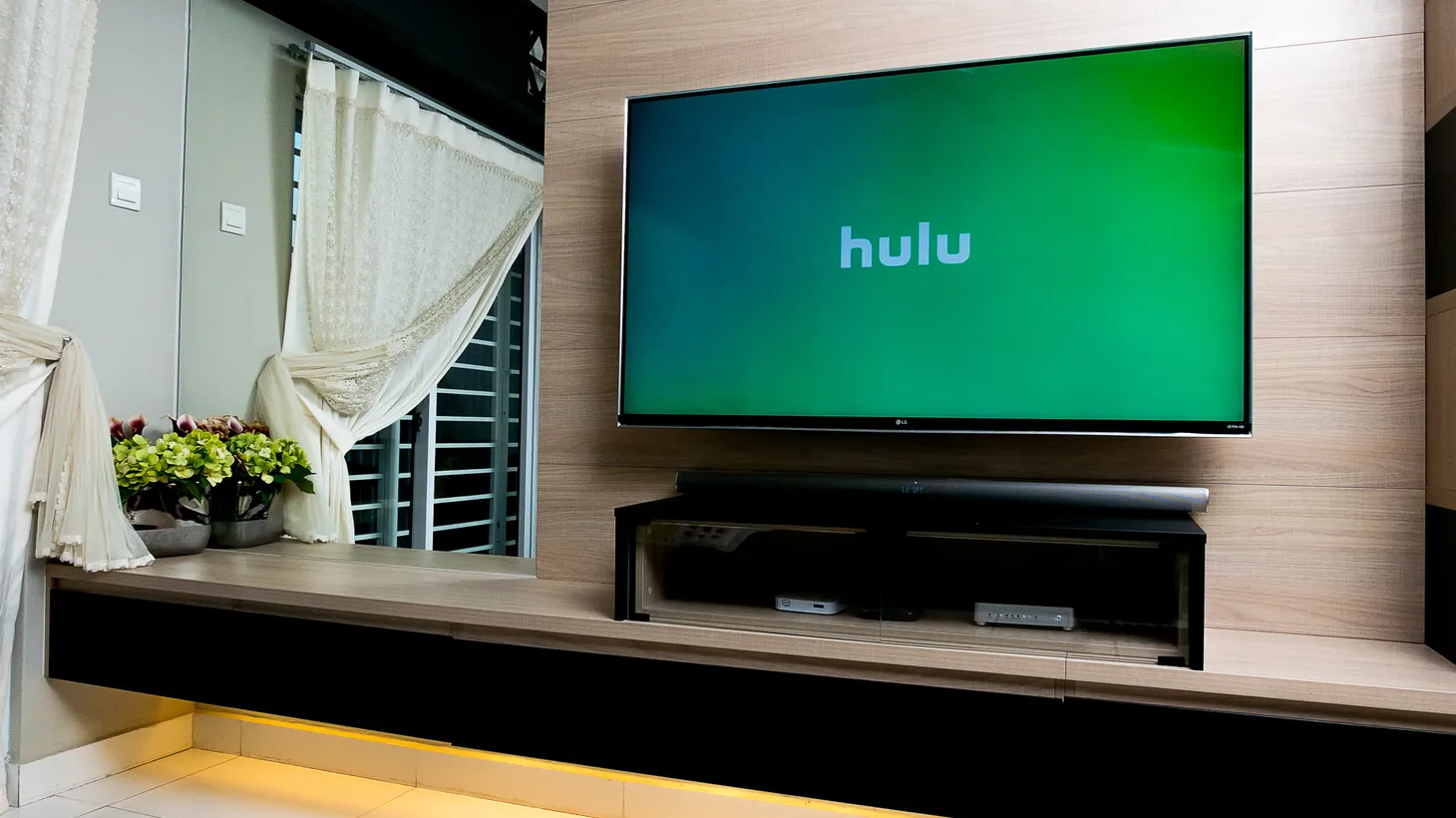 “[Hulu has] more than 40 million subscribers. So will those subscribers come over to Disney+ if Hulu was folded in? Perhaps. Perhaps not,” remarks Matt Belloni, founding partner of Puck News.
