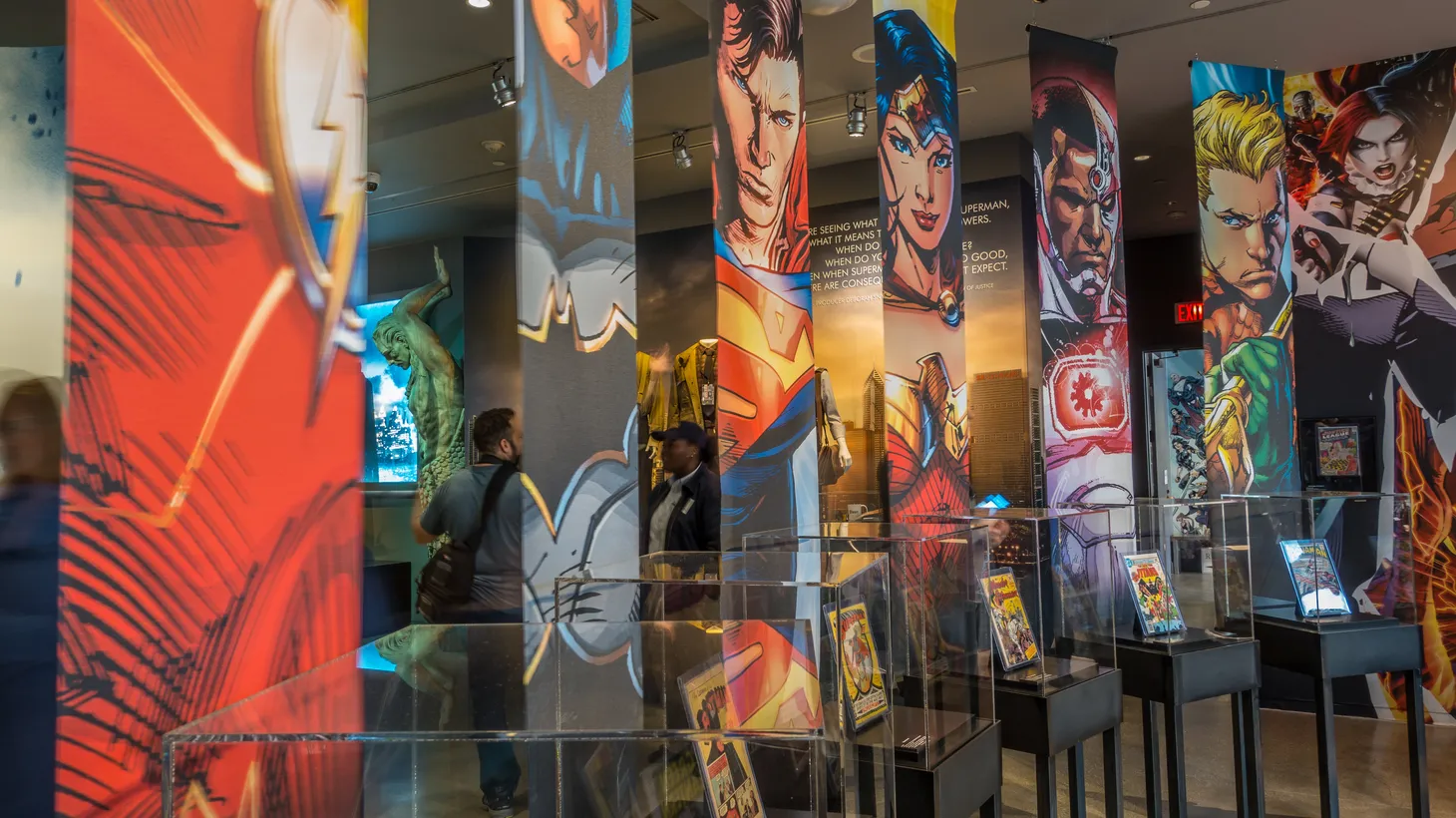 Several banners of Warner Bros. DC Comics are displayed.