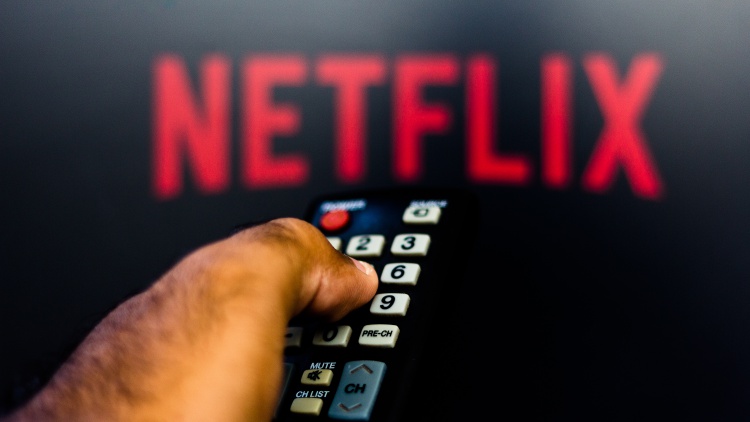 As Netflix loses subscribers, insiders reveal that poor leadership and a quantity-over-quality strategy could tank the business.