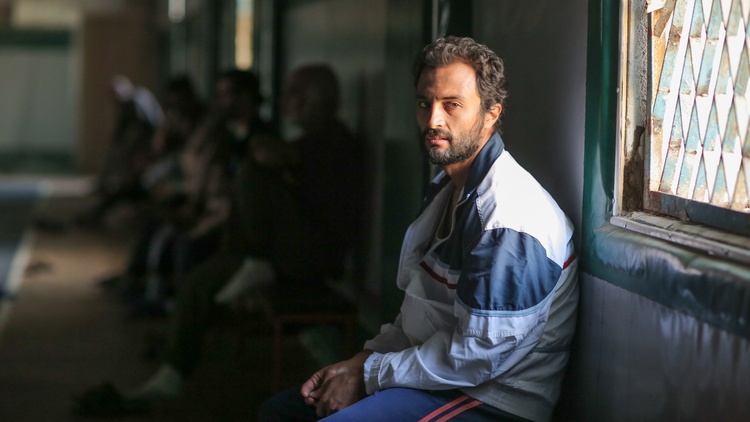 Working in Iran, Asghar Farhadi makes compelling cinema despite strict government censorship. His new film “A Hero” is out now.