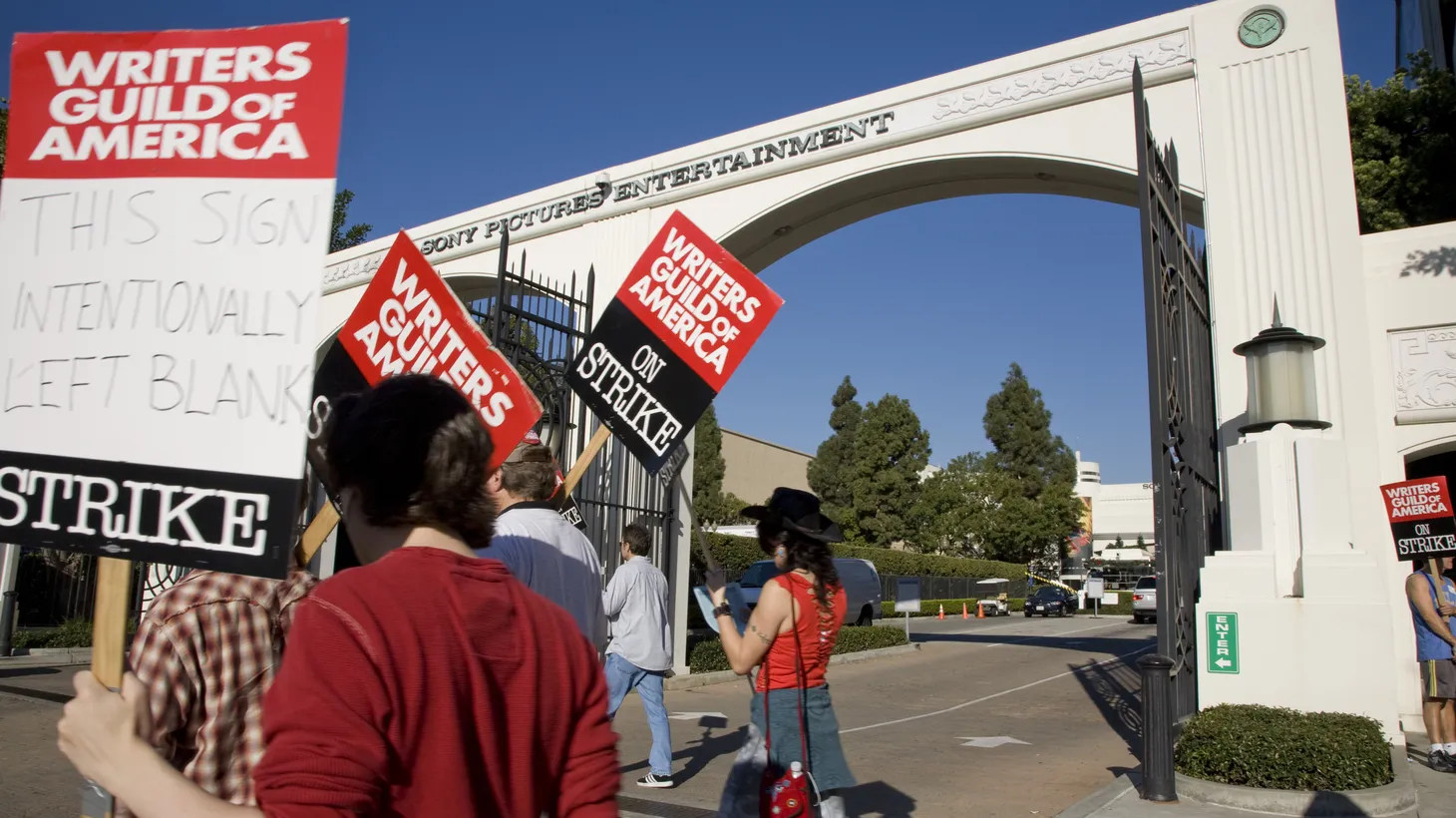 Members of the Writers Guild of America picket at the entrance of Sony Pictures Entertainment studio in Culver City, on December 3, 2007.