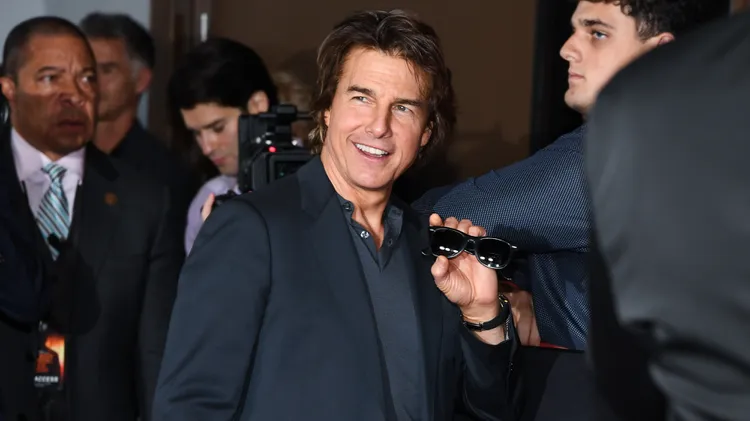 Kim Masters and Matt Belloni look into the Tom Cruise-Warner Bros. deal and what that means for his projects at Paramount.
