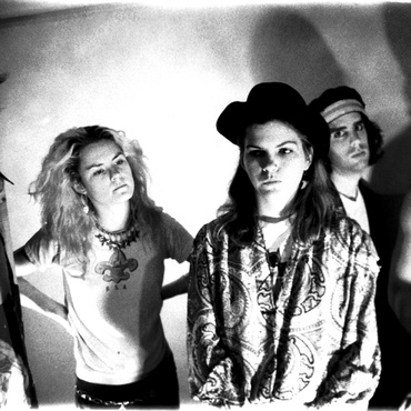 North Carolina’s Fetchin Bones brought their adrenaline-soaked rock to the SNAP studio in October 1989, hot on the heels of their fifth album, “Monster.”