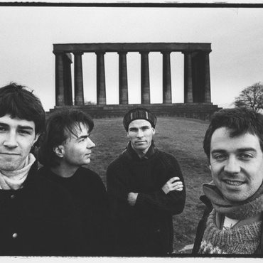 One of the leading lights of New Zealand’s “Dunedin sound,” The Chills landed on SNAP in May 1990. The band’s 11th incarnation stopped by to promote their album “Submarine Bells,” now widely considered their masterpiece.