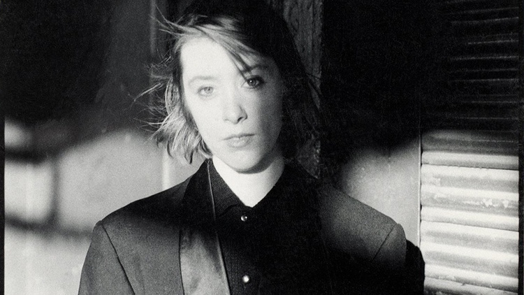 Suzanne Vega visited SNAP in April 1985 for her second-ever live radio appearance. Ahead of her now-classic debut album, Vega offers perfectly rendered takes of songs from that record, as well as an early appearance of one of her most iconic numbers.