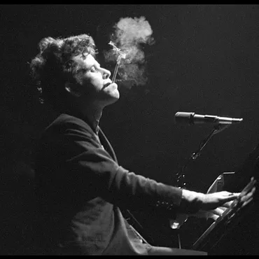 Tom Waits makes a very special guest appearance on SNAP on the occasion of his 1987 album and stage play, “Frank’s Wild Years.”