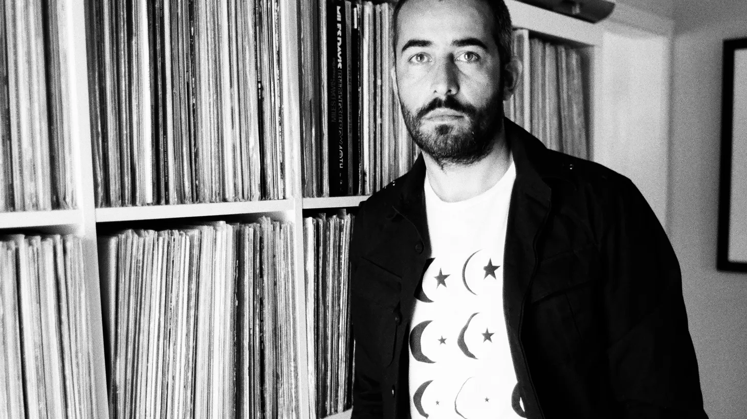 World renowned and Mathieu Schreyer's favorite, DJ Harvey joins him in the studio for an amazing guest dj set.