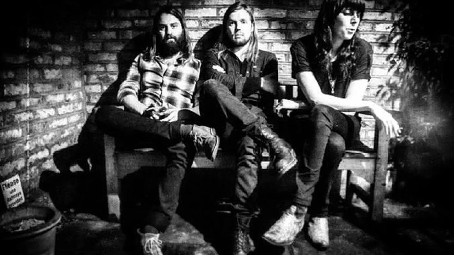 UK-based power trio Band of Skulls returned to our studios behind their third album, Himalayan.