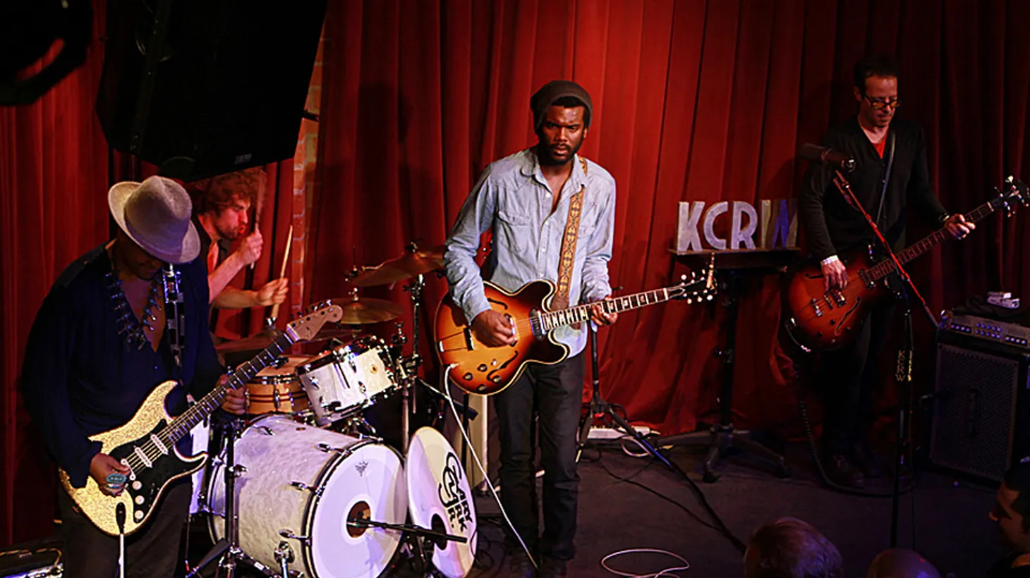 Guitar wizard Gary Clark, Jr. recently performed for a small audience for KCRW's Apogee Sessions, mesmerizing the crowd with songs from his debut full length.