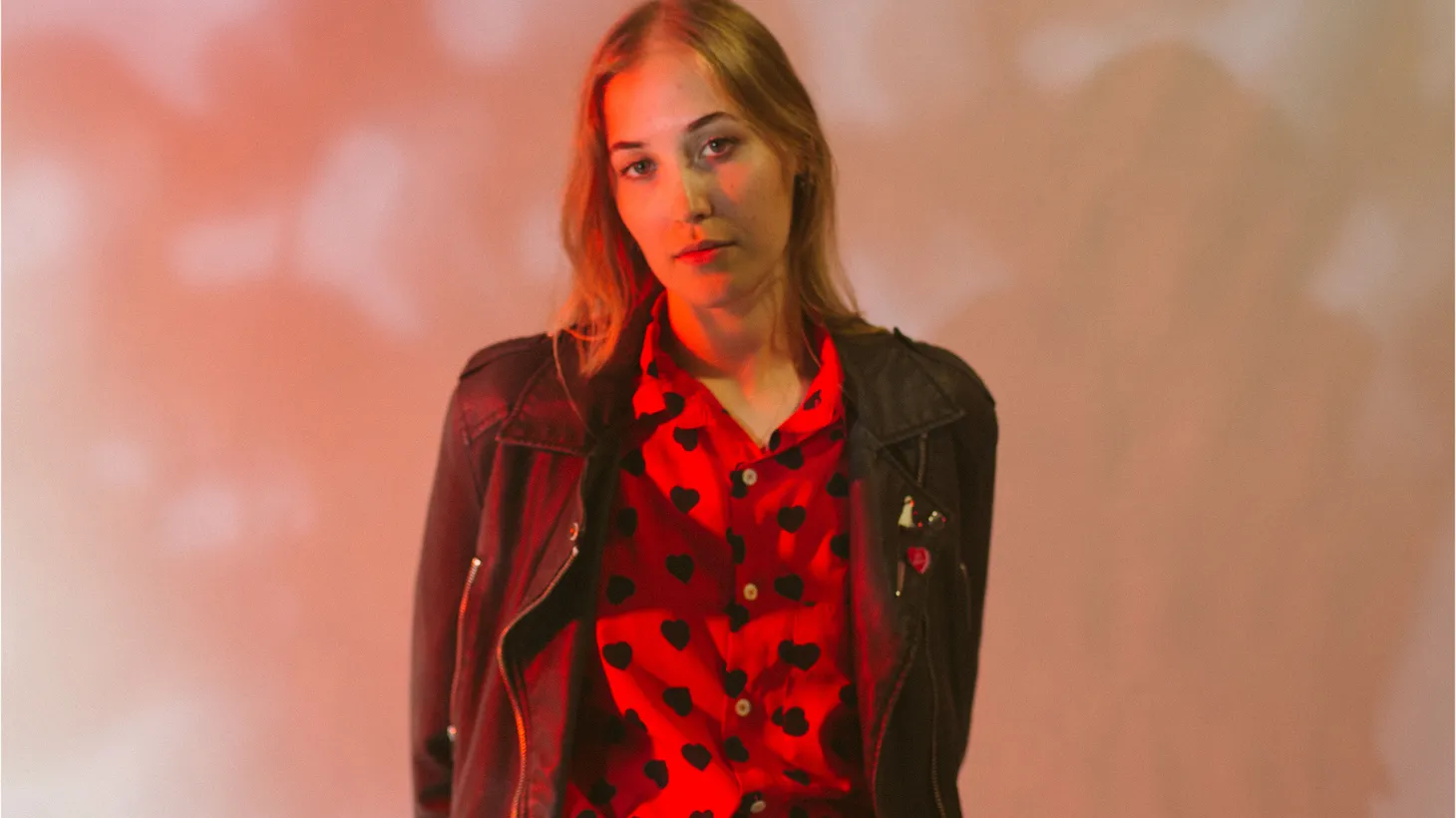 Aussie singer Hatchie has been dubbed the “dream pop idol of tomorrow” by Pitchfork. We see a bright future for this young artist and are happy to welcome her to our studio for her MBE debut.