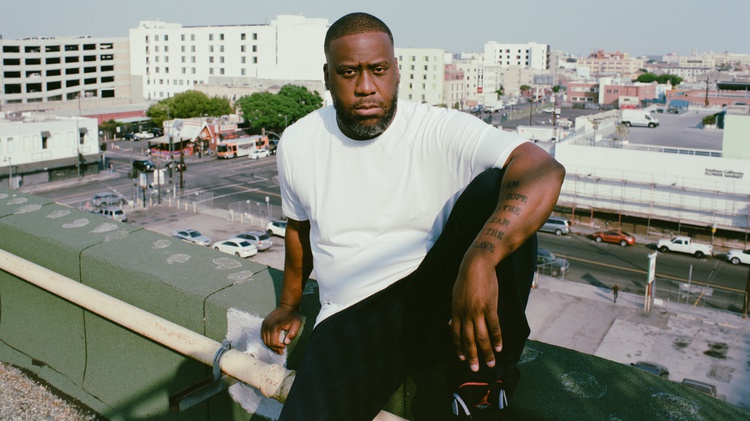 This ain’t a drill: Grammy-winning producer, pianist, and songwriting Robert Glasper is in the building to share the exclusive world premiere of “Everybody Love (feat.