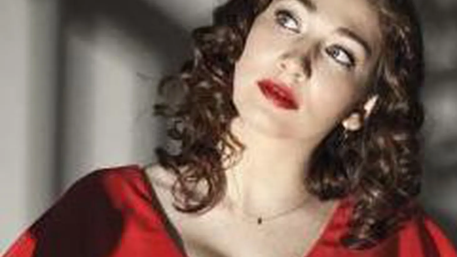 Soviet-born and American-bred singer Regina Spektor began as a classical performer before turning her attention to writing whimsical songs...