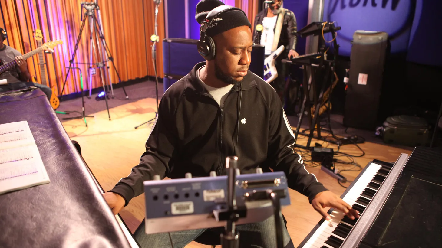 The Robert Glasper Experiment picked up a Grammy Award for Best R&B album in 2013 and visited our studios late that year to play songs from Black Radio 2.