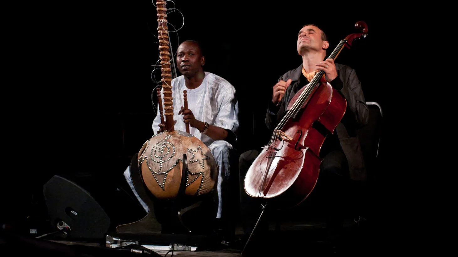 Rhythm Planet Host Tom Schnabel joins us to preview an upcoming show featuring Malian kora virtuoso Ballaké Sissoko with French cellist Vincent Segal. (10am)