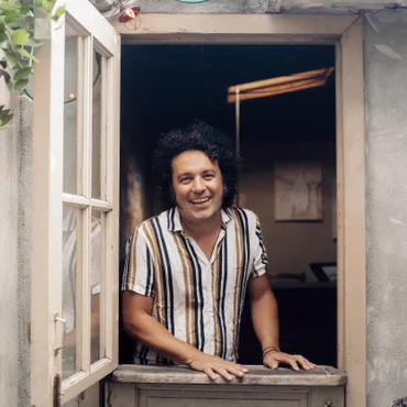 Cheo, a founding member of the Venezuelan trio Los Amigos Invisibles, has decided to revisit and re-record some of the songs he wrote for the group, now with his new band.