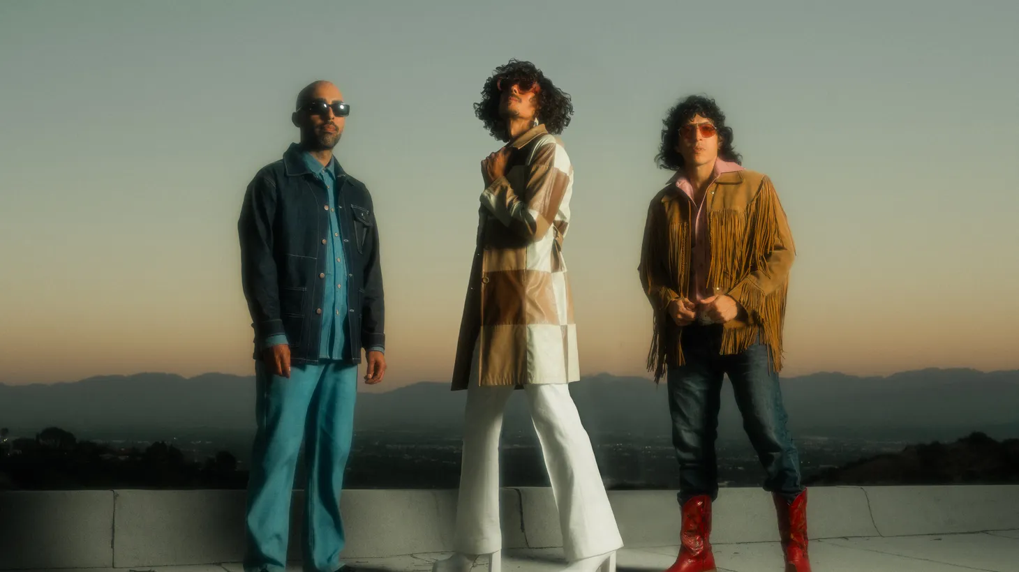 Are you ready for new Chicano Batman ? Today, we are honored to host the world premiere of “Fly” from the band’s much-anticipated new album, Notebook Fantasy, out late March.