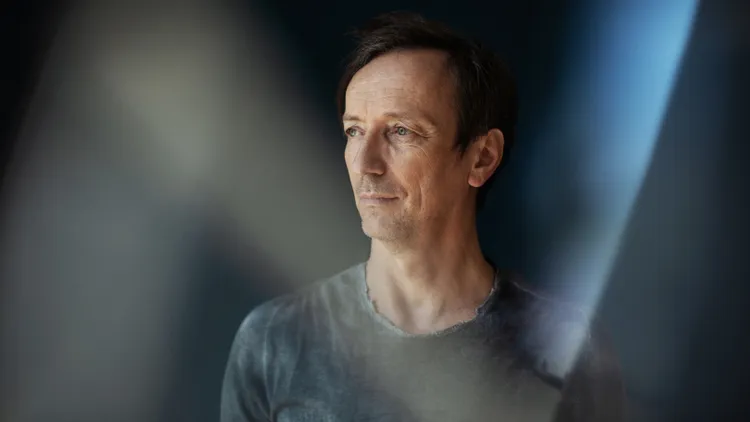 A pioneer in New Classical music, Hauschka , whose score won him an Oscar for All Quiet On The Western Front this year, doesn’t restrict his solo experimental work to the confines of…