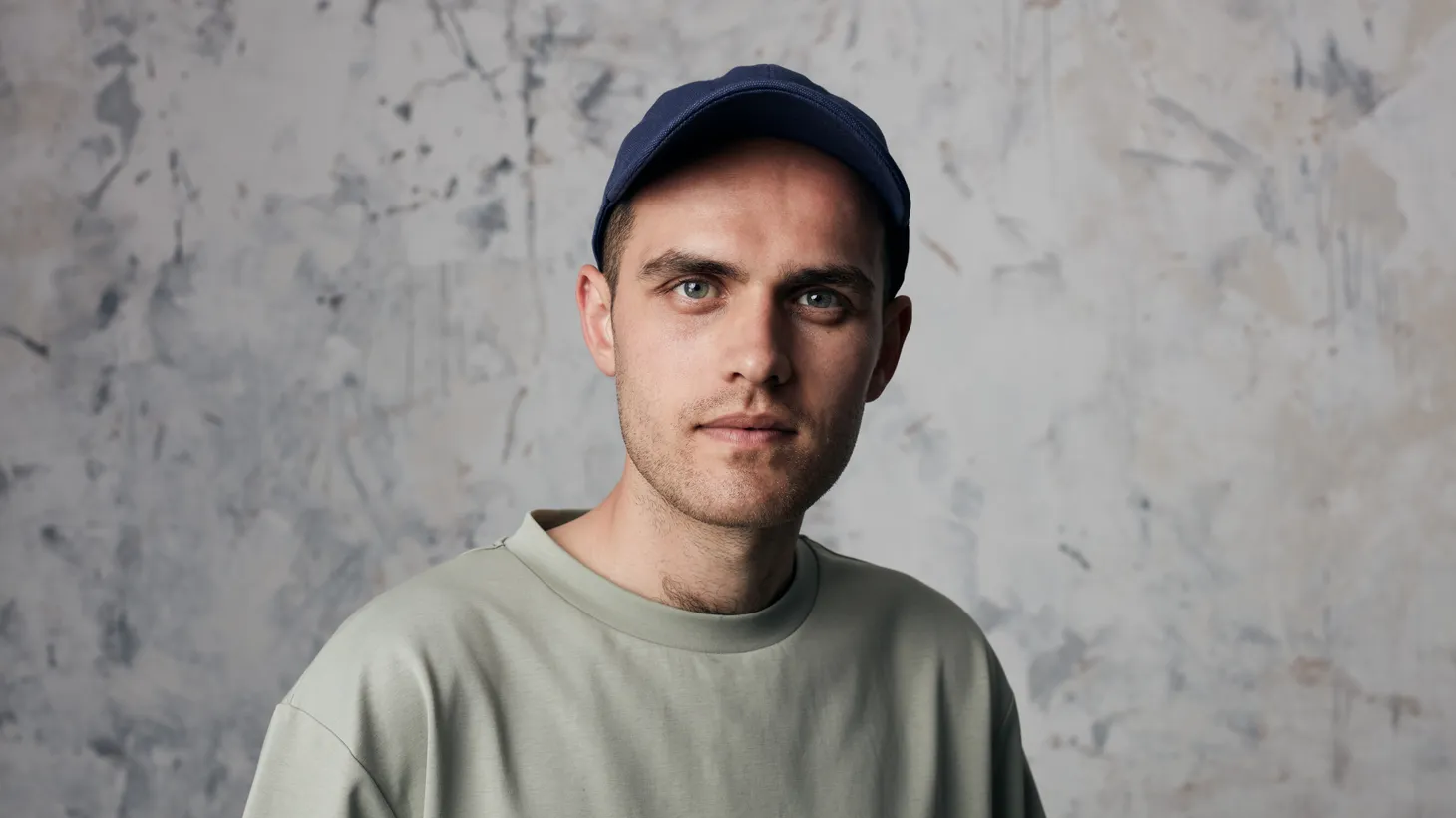 Ferociously talented polymath Jordan Rakei shares a brand new fourtrack EP. The title track “Bruises” reaches back to the singer’s love of Bob Marley while teaming up with Amika Quartet on strings.