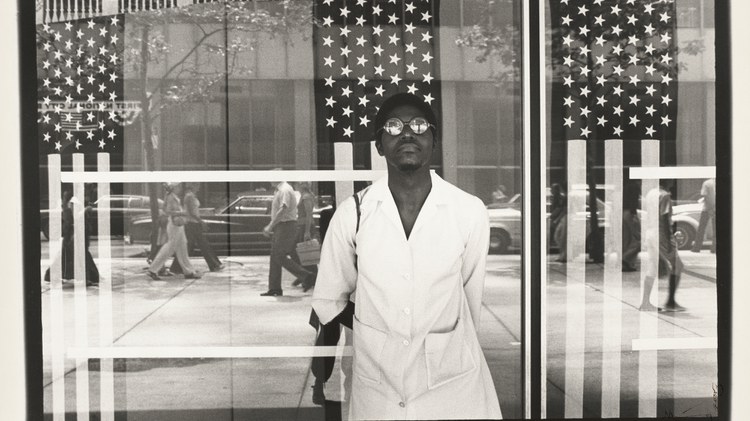 “Working Together: The Photographers of the Kamoinge Workshop,” a new exhibit at the Getty, highlights the daily lives of Black New Yorkers in the 1960s.