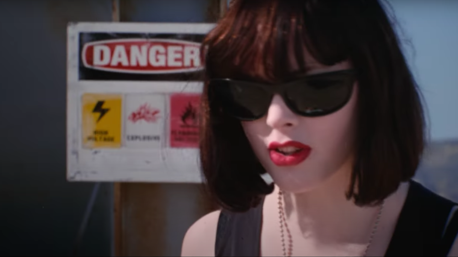 In “The Doom Generation,” Jordan White and Amy Blue are a young couple going home after a night at a Los Angeles club. They pick up a drifter who ends up killing a convenience store worker, and all three go on the run.