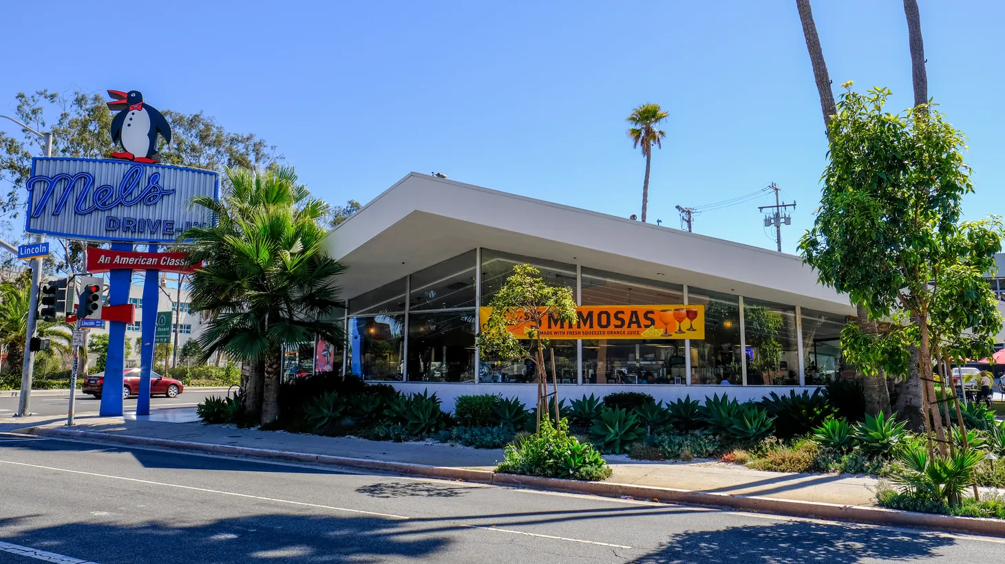 Mel’s Drive-in Restaurant is located on Lincoln Blvd., at the corner of Olympic Blvd. “These [Googie-style] buildings were made for that modern lifestyle. They grabbed your attention as you drove down Lincoln Boulevard or Ventura Boulevard at 30-40 miles an hour. … You knew exactly what they were through the plate glass windows. You can see that there were people enjoying the restaurant,” says co-author Alan Hess.