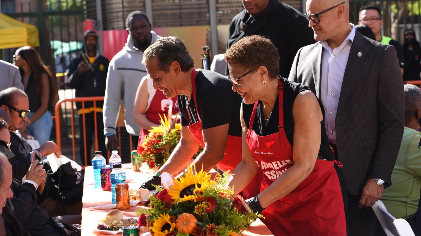 LA Mayor Karen Bass serves food at the Los Angeles Mission on Thanksgiving.