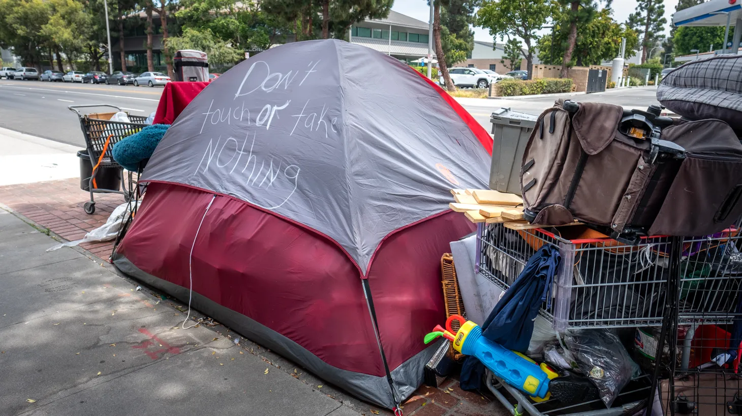 An unhoused Angeleno wrote on their tent, “Don’t touch or take nothing,” in Culver City, CA, July 20, 2022. “People in the city and the county have essentially over these years worked to address and reduce the problem, but not with the fortitude of ‘this has got to end,’” Karen Bass says of the homelessness crisis.