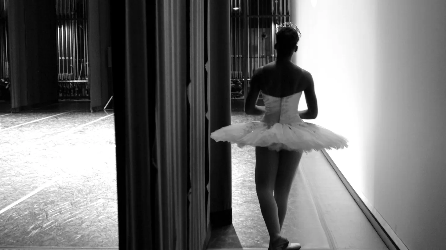Lēya Graham stands poised in the wings of the stage, seconds away from performing Gamzatti’s Variation from the ballet La Bayadère.