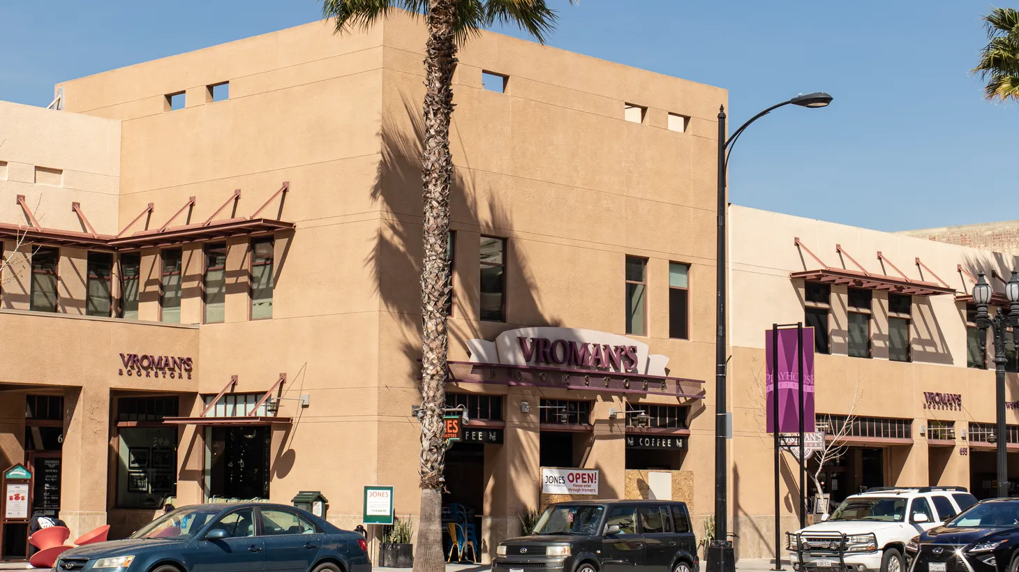 Vroman’s Bookstore in Pasadena has hosted accomplished writers such as John Muir, Joan Didion, Ray Bradbury, and former President Jimmy Carter.