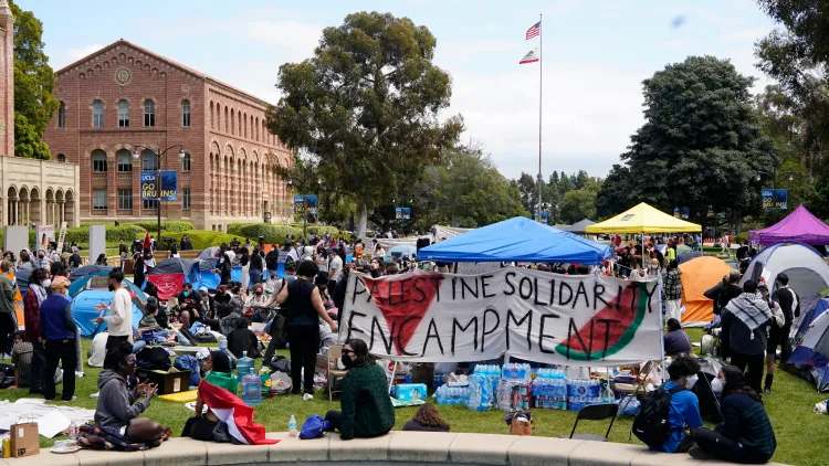 Despite tense moments between pro-Palestinian and pro-Israel demonstrators at UCLA over the weekend, school administrators and police stayed mostly out of it.
