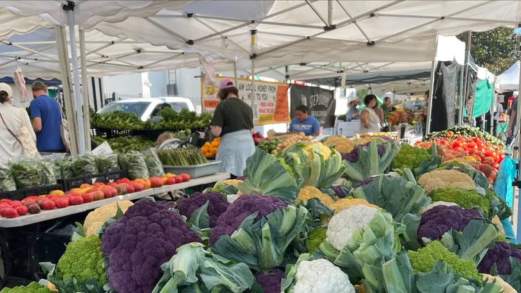 At farmers markets, you often get produce with higher nutritional value and greater flavor. Now through an online portal , you can order for pick-up or home delivery.