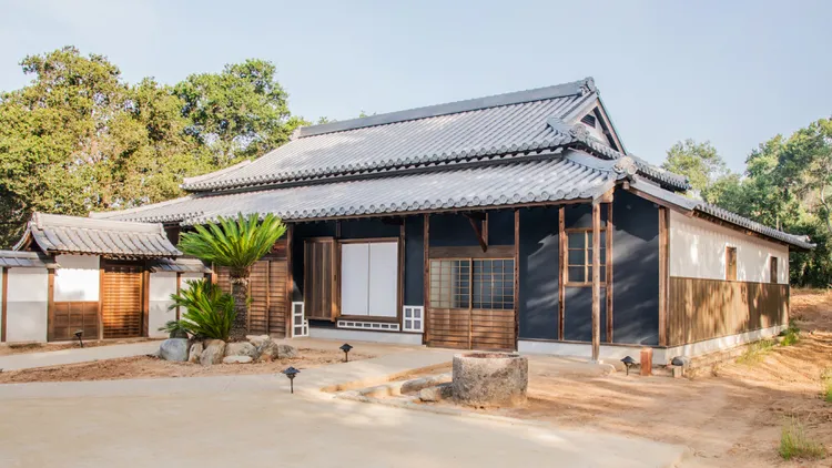 A 300-year-old Shōya house from Japan was meticulously disassembled and shipped to the Huntington in San Marino, then put back together. The process took eight years.