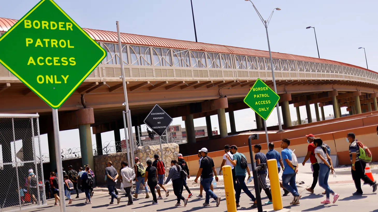 After crossing into the United States from Mexico, migrants turn themselves in to U.S. Border Patrol agents to request asylum in El Paso, Texas, U.S., September 12, 2022.