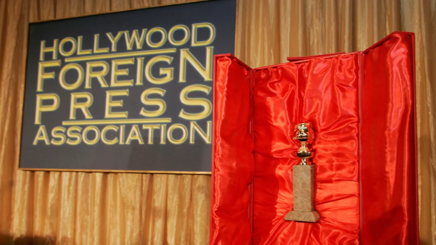 The Hollywood Foreign Press Association's Golden Globe statuette is seen with its red velvet-lined, leather-bound chest during a news conference in Beverly Hills, California, January 6, 2009.
