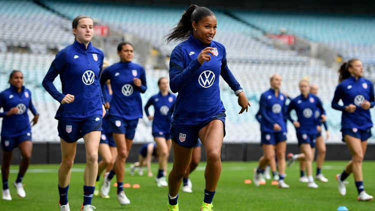 The U.S. men’s and women’s soccer teams will split pay and prize money in a groundbreaking new collective bargaining agreement with the U.S. Soccer Federation.