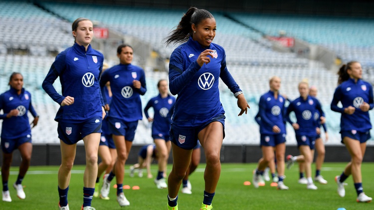 The U.S. men’s and women’s soccer teams will split pay and prize money in a groundbreaking new collective bargaining agreement with the U.S. Soccer Federation.