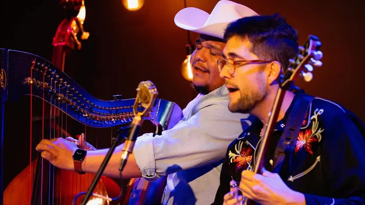 With a banjo and an arpa llanera, Larry Bellorín and Joe Troop are fusing traditional Venezuelan and Appalachian folk music.